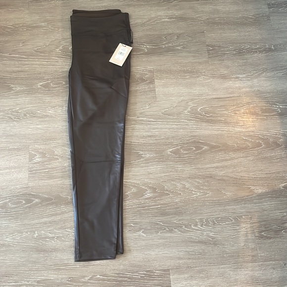 Espresso colored coated legging (L) - Picture 3 of 5